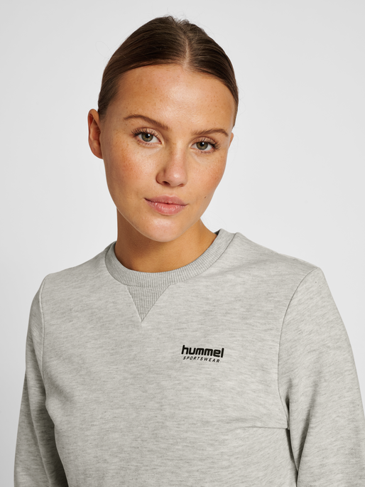 hmlLGC SHAI SHORT SWEATSHIRT, TOFU MELANGE, model