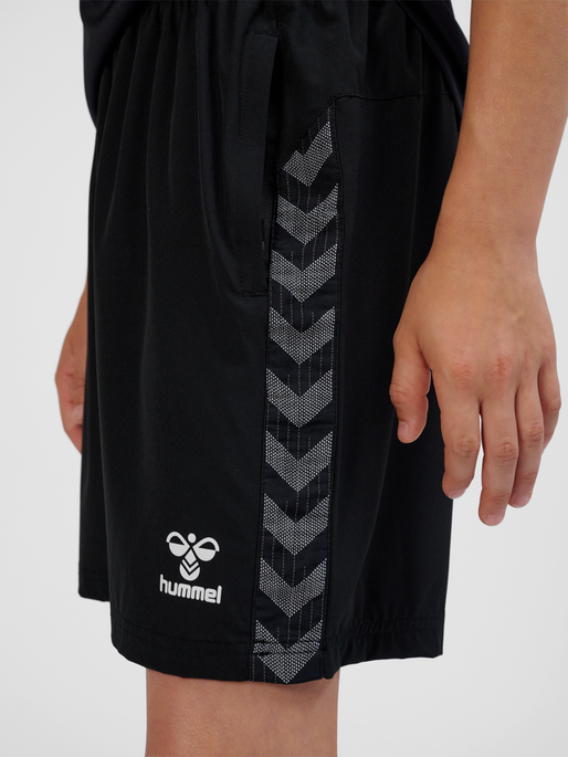 hmlAUTHENTIC WOVEN SHORTS KIDS, BLACK, model