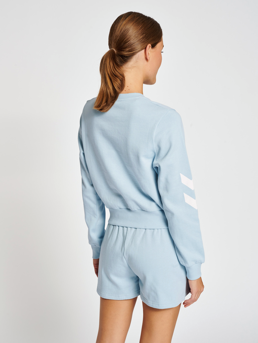 hmlLEGACY WOMAN SWEATSHIRT, CELESTIAL BLUE, model