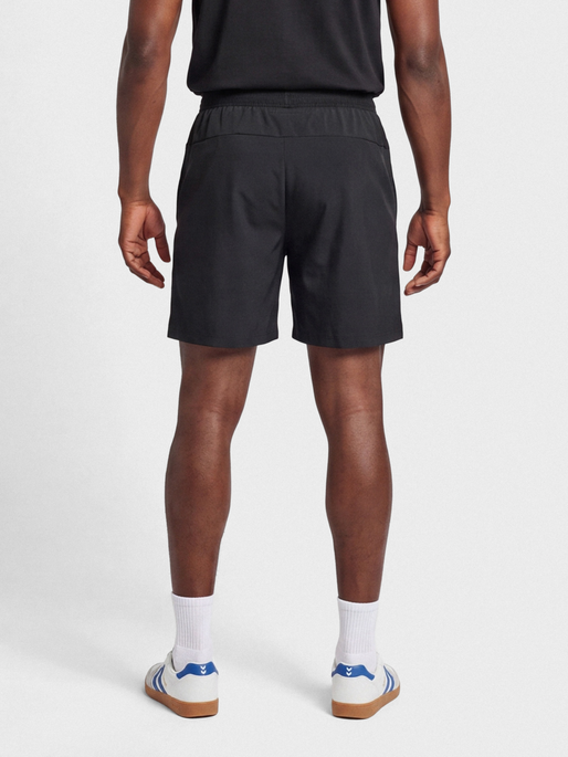 hmlHIIT INTENSITY SHORTS, BLACK, model