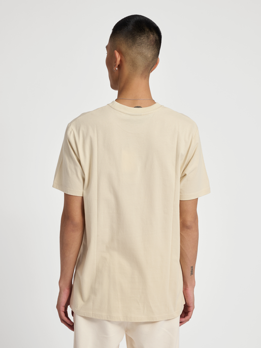hmlHIVE OWEN T-SHIRT, 2939, model