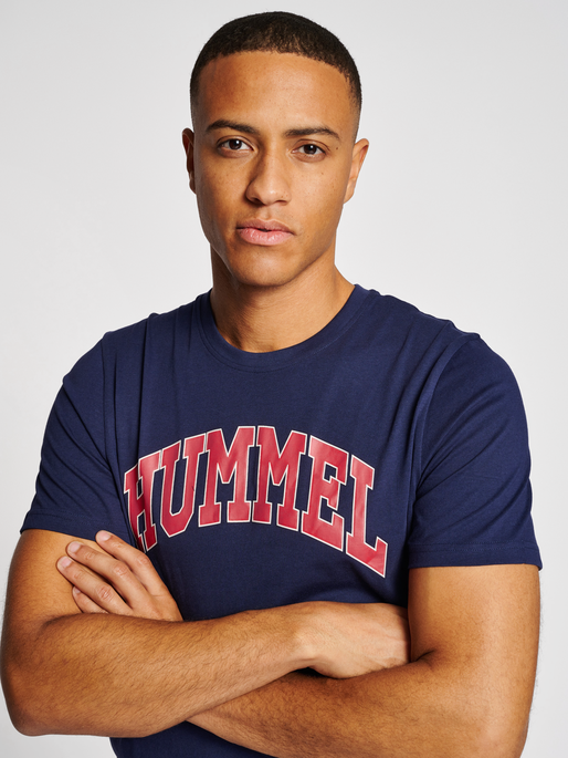 hmlIC BILL T-SHIRT, PEACOAT, model