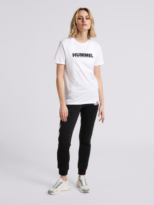 hmlLEGACY T-SHIRT, WHITE, model