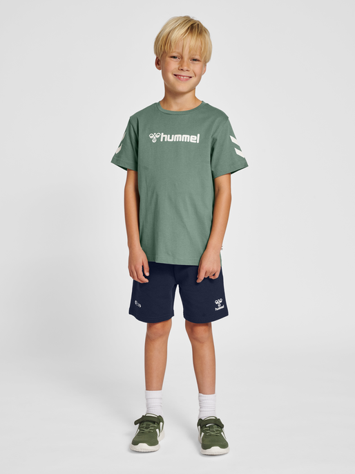 hummel SHORTS SET LAUREL WREATH | hummel.net