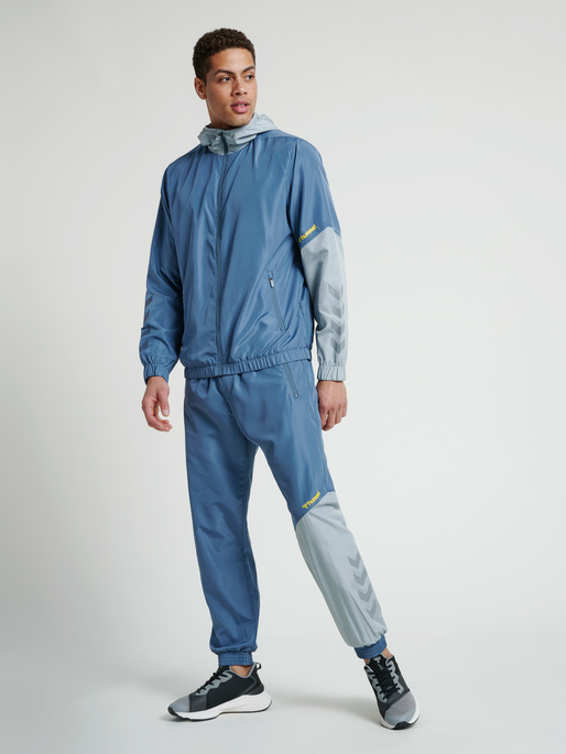 hmlSULLIVAN LOOSE ZIP HOODIE, 8252, model