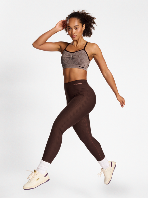 hmlCI SEAMLESS SCRUNCH SPORTS BRA, JAVA MELANGE, model