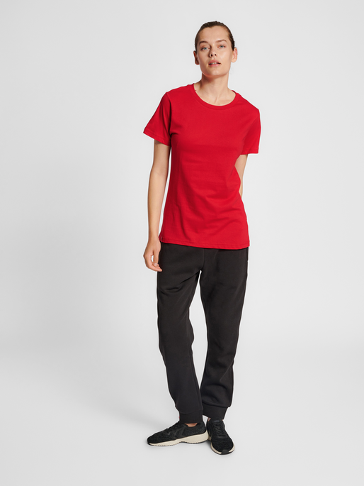 Red t best sale shirt black pant