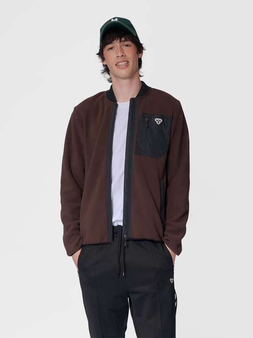 hmlFLEECE ZIP JACKET BEE, CHOCOLATE PLUM, model