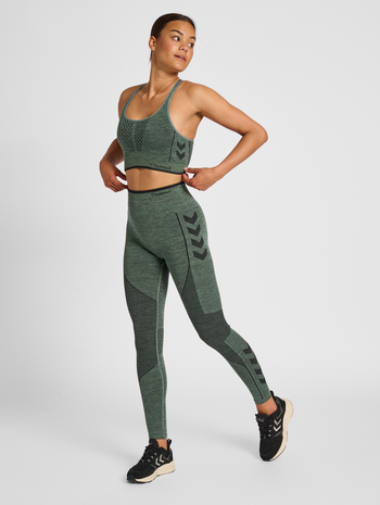 hmlMT ALY SEAMLESSS SPORTS TOP, NORTH ATLANTIC, model