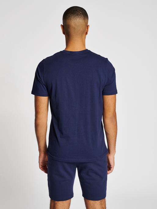 hmlIC BILL T-SHIRT, PEACOAT, model