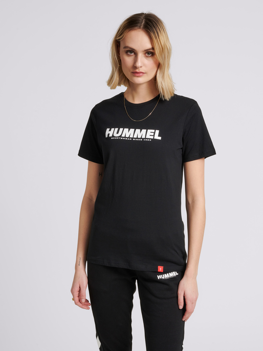 hmlLEGACY T-SHIRT, BLACK, model