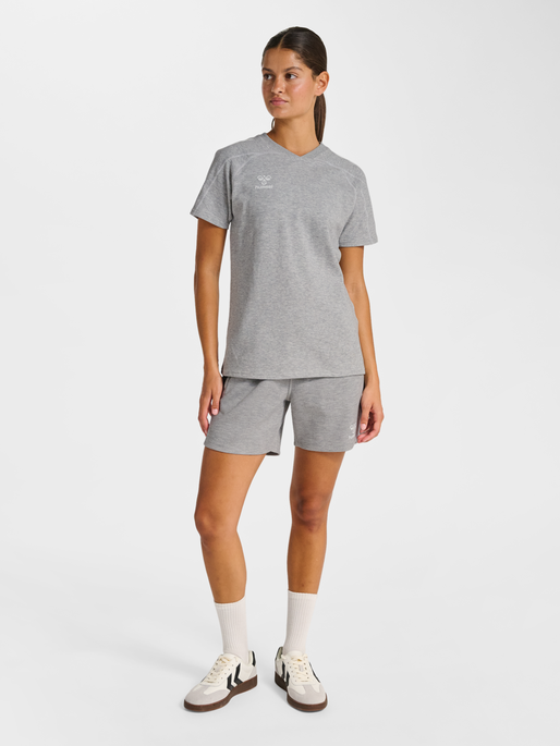 hmlMOVE 2.0 T-SHIRT S/S WOMAN, GREY MELANGE, model