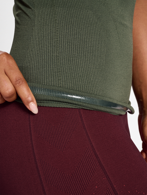 hmlMT FADE SEAMLESS MW TIGHTS, BITTER CHOCOLATE/MINERAL RED, model