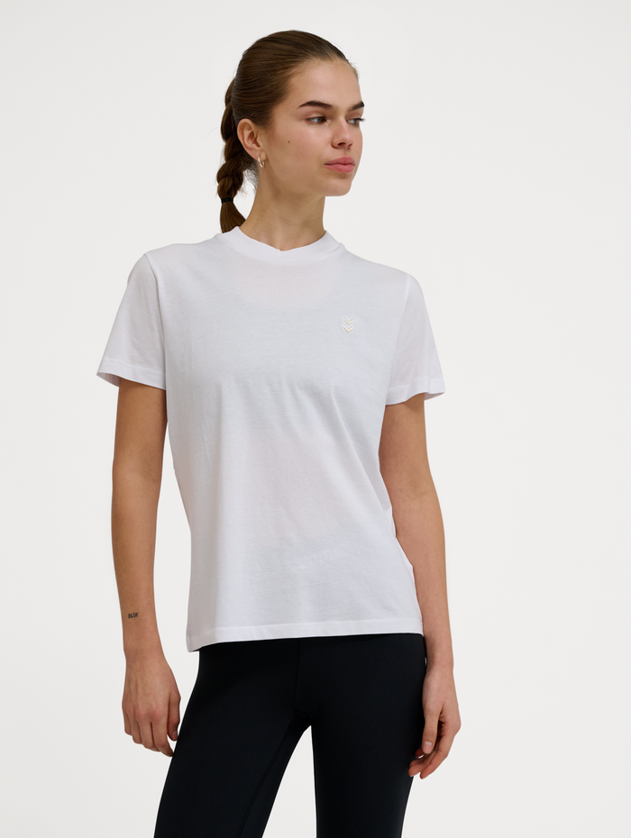 hmlPULSE W T-SHIRT, WHITE, model