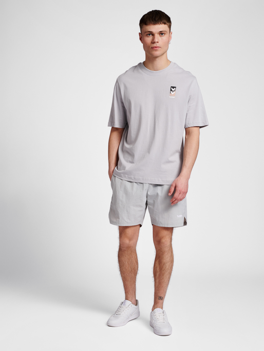 hmlLGC CHARLES T-SHIRT, HARBOR MIST, model