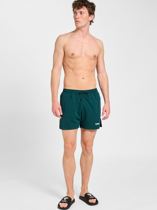 hmlPULSE SWIM SHORTS, JUNE BUG, model