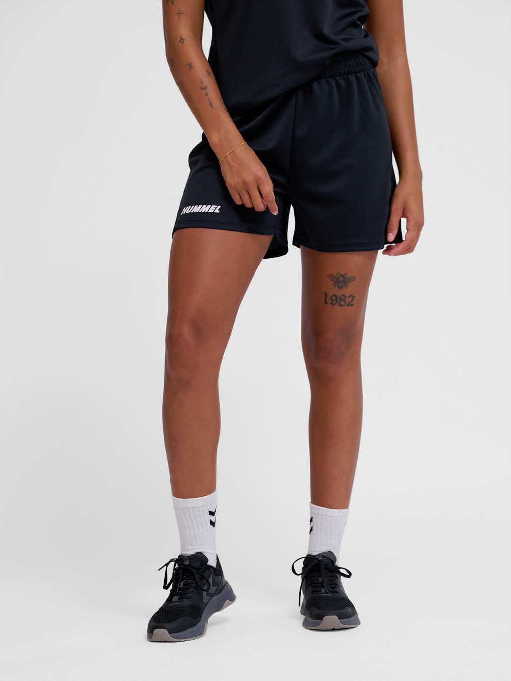 hmlMULTI PL SHORTS WOMAN, BLACK, model