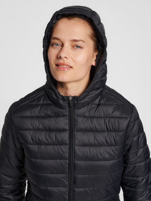 hmlRED QUILTED HOOD JACKET WOMAN, BLACK, model