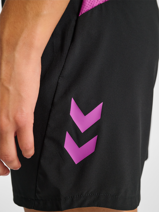 hmlBLAZE 2.0 TRAINING SHORTS WO, BLACK/DAHLIA, model