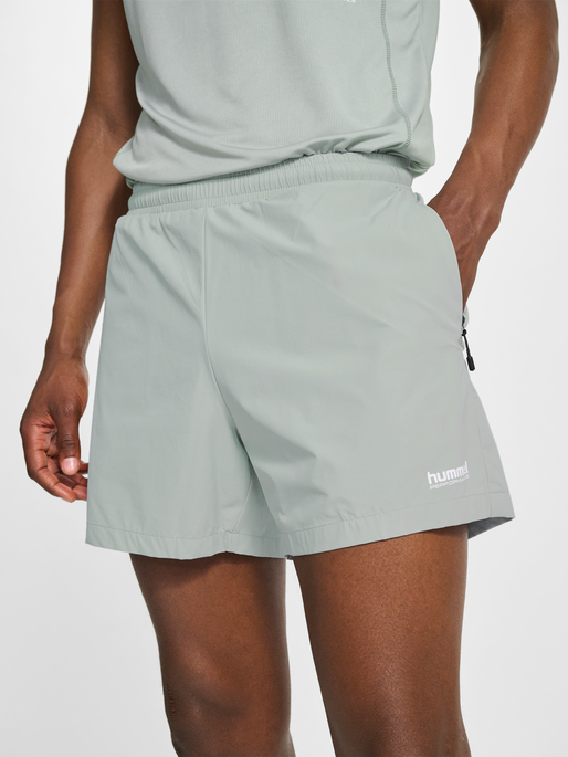 hmlPULSE SHORTS, BELGIAN BLOCK, model