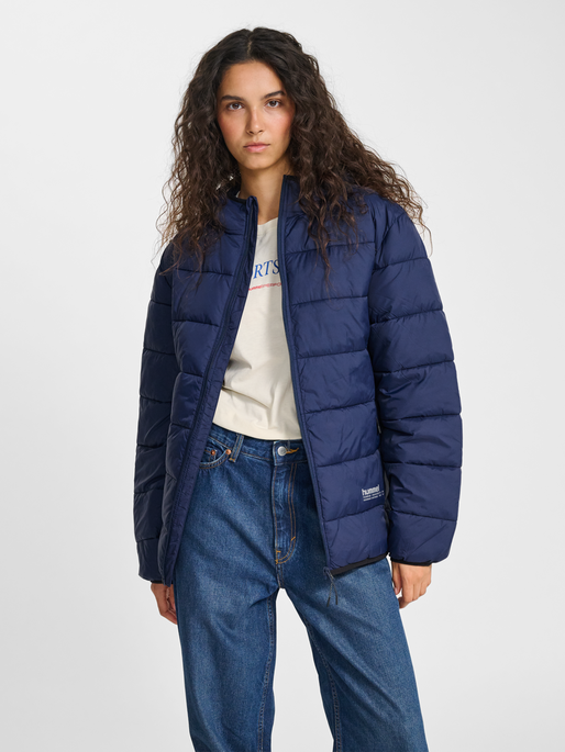 hmlLIGHTWEIGHT PUFFER JACKET, DRESS BLUES, model