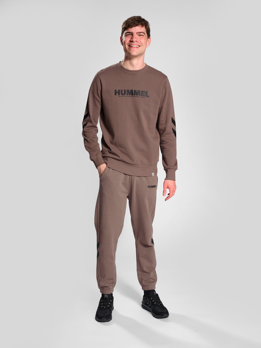hmlLEGACY SWEATSHIRT, IRON, model