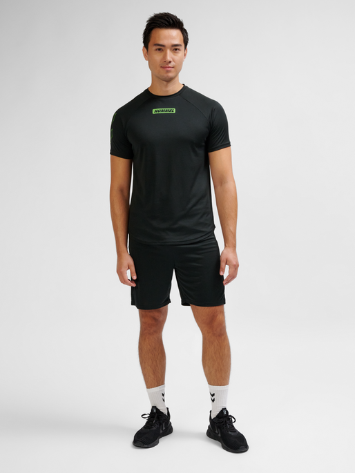 hmlTE TOPAZ T-SHIRT, BLACK/POISON GREEN, model