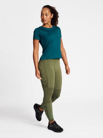 hmlMT AURA MESH T-SHIRT, DEEP TEAL, model