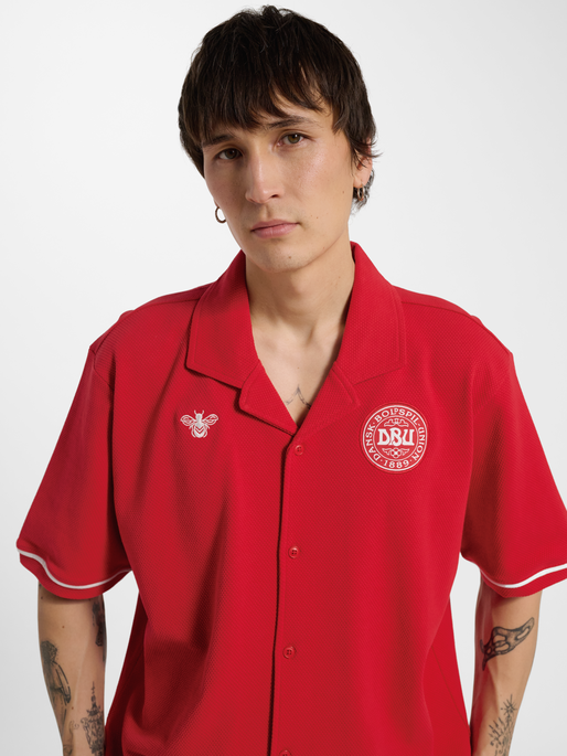 DBU 26 FAN KNITTED SHIRT, TANGO RED, model