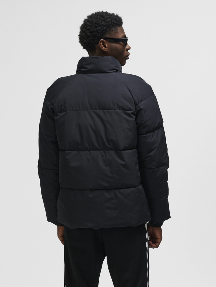 hmlPUFF JACKET SHORT SPORTSWEAR, BLACK, model
