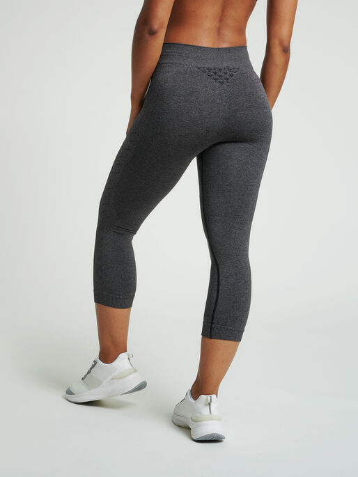 hmlCI SEAMLESS 3/4 TIGHTS, BLACK MELANGE, model