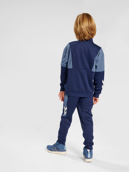 hmlMARTY PANTS, BLACK IRIS, model
