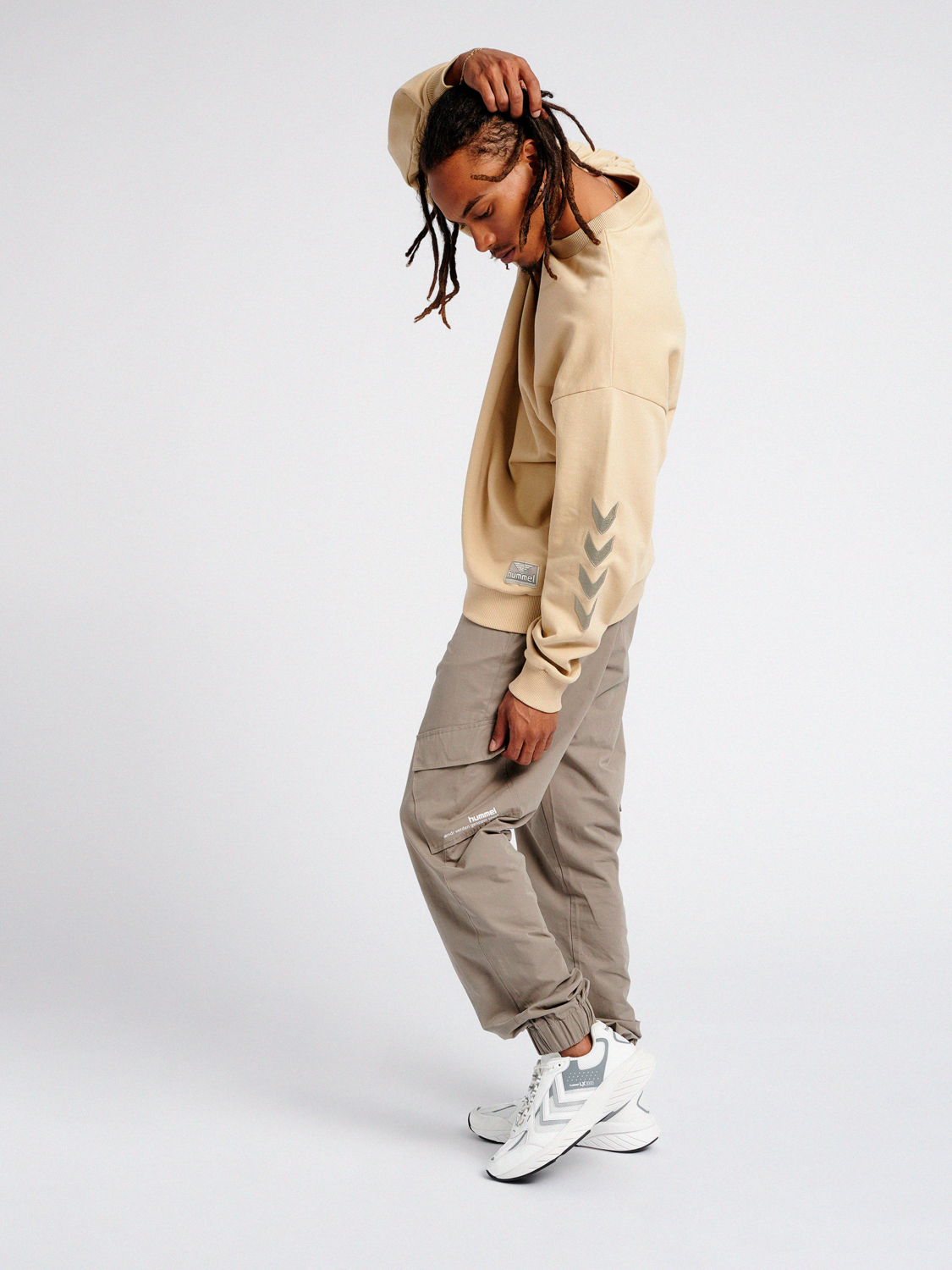 khaki trainers outfit