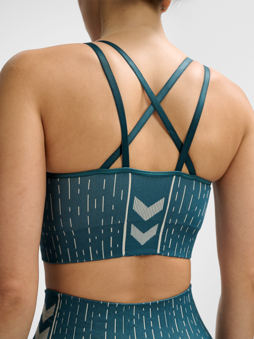 hmlMT DROPS SEAMLESS SPORTS BRA, STARGAZER/SILVER LINING, model