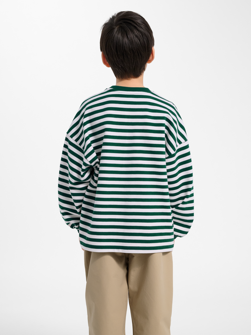 hmlJR GEGGO STRIPE SWEATSHIRT, FOREST BIOME, model