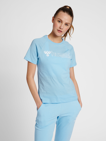 hmlNONI 2.0 T-SHIRT, PLACID BLUE, model