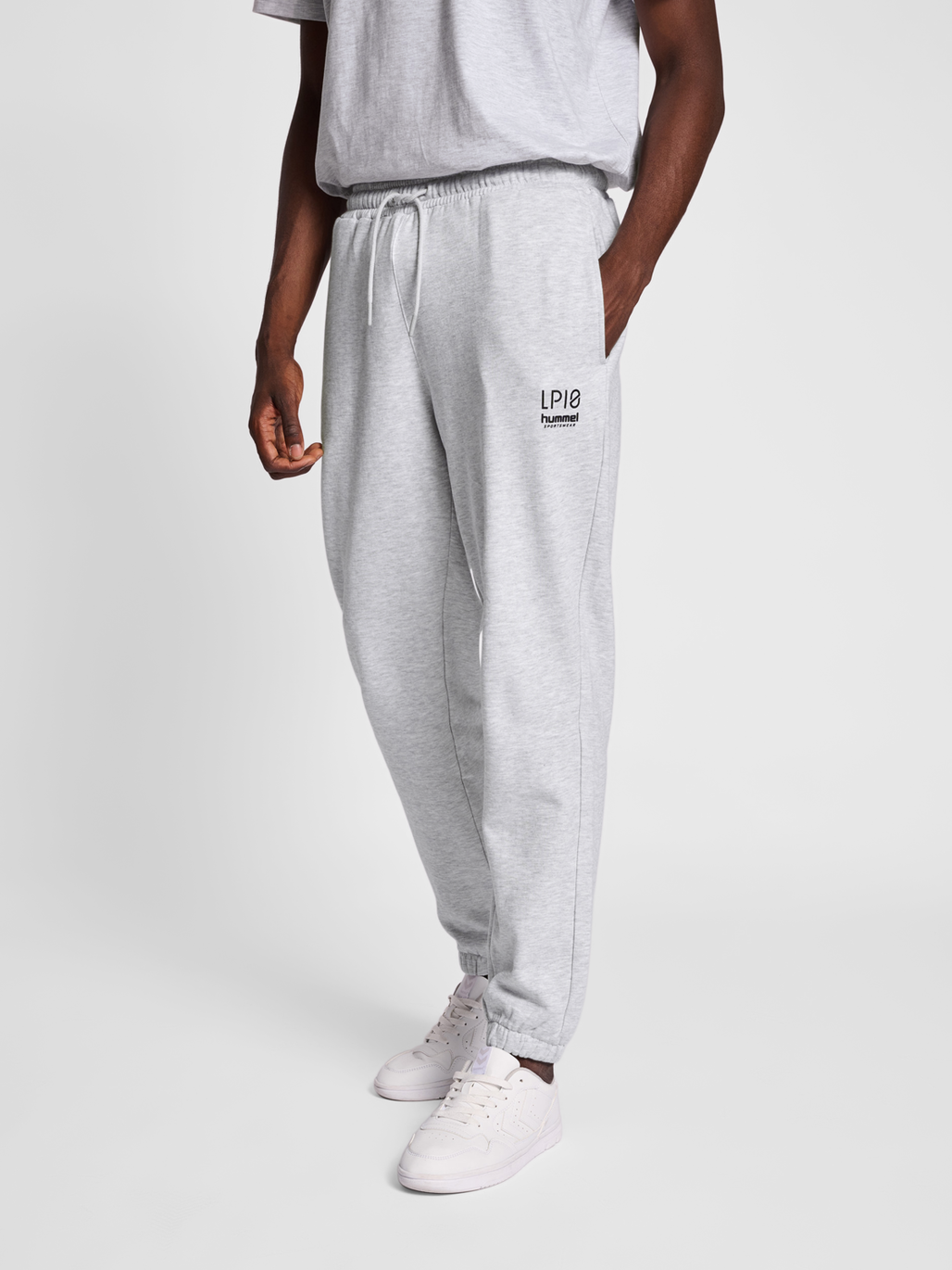 Nike sweatpants light grey hot sale