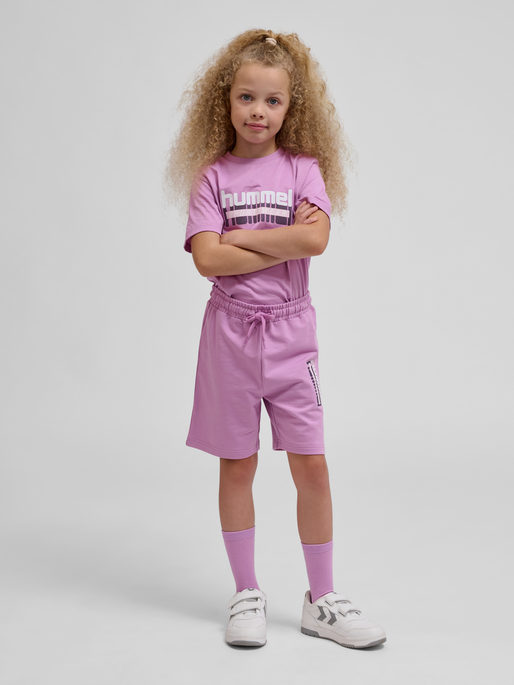 hmlTUKAS SHORTS, SMOKY GRAPE, model
