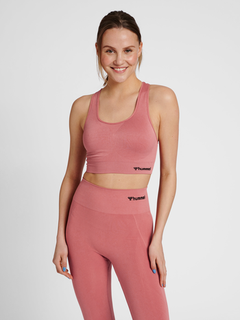 hmlTIF SEAMLESS SPORTS TOP, WITHERED ROSE, model