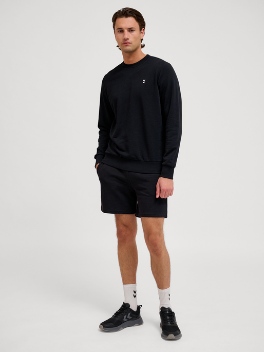 hmlPULSE SWEAT CREWNECK, BLACK, model
