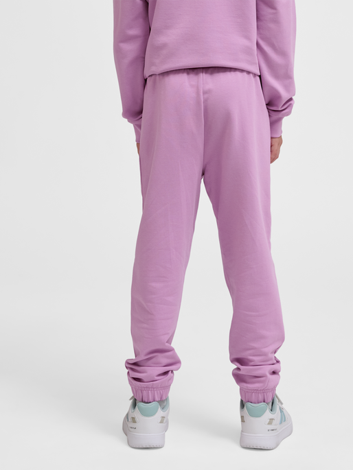 hmlTUKAS PANTS, SMOKY GRAPE, model