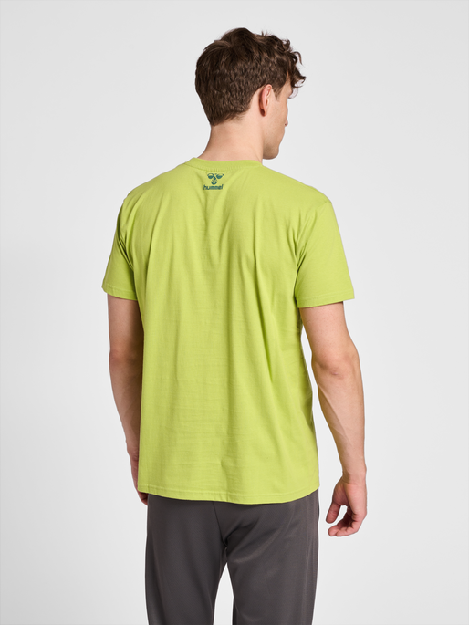 hmlOFFGRID COTTON JERSEY S/S, DARK CITRON, model