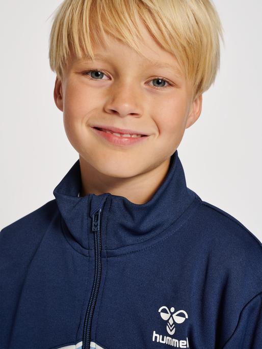 hmlLUBAGO TRACKSUIT, DUSK BLUE, model