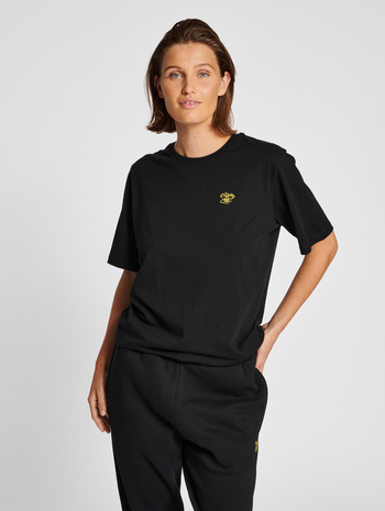 hmlAMNESTY T-SHIRT, BLACK, model