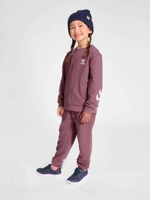 hmlVENTI TRACKSUIT, ROSE BROWN, model