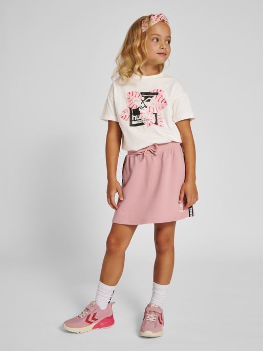 hmlALEXIS T-SHIRT S/S, MARSHMALLOW, model