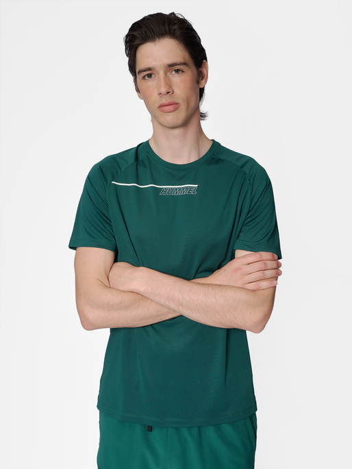 hmlCOURT LIGHT WEIGHT T-SHIRT, RAIN FOREST, model