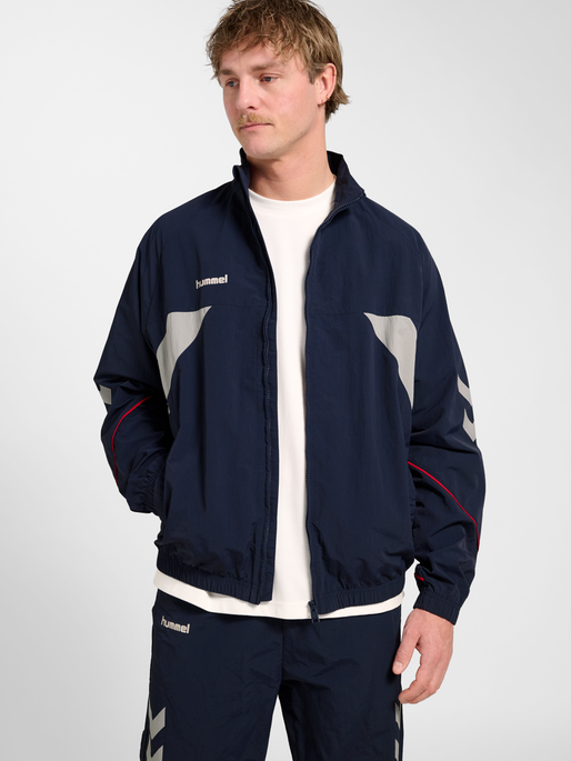hmlWORLD 26 TRACK ZIP JACKET, DARK SAPPHIRE, model