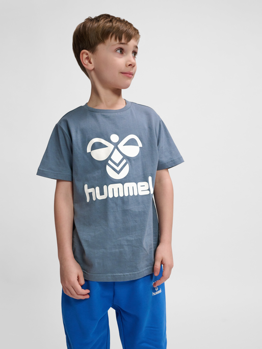 hmlTRES T-SHIRT S/S, STORMY WEATHER, model