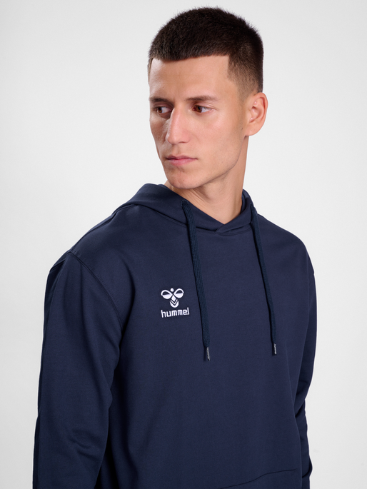 hmlGO 2.0 HOODIE, MARINE, model